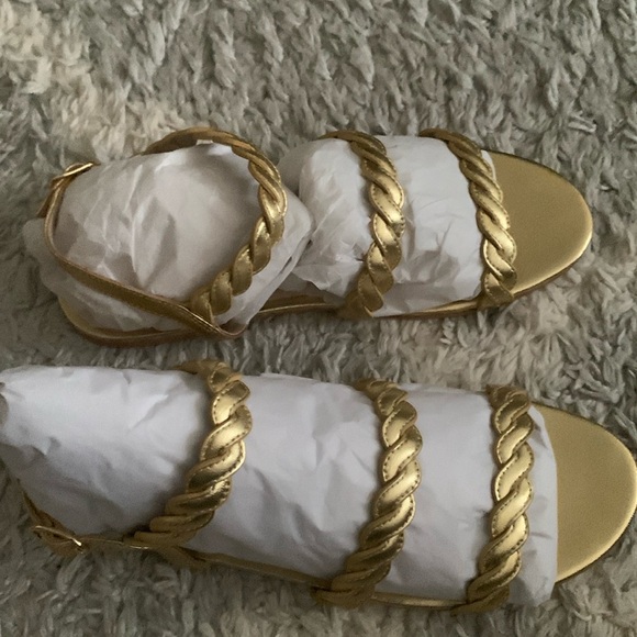 Stuart weitzman metallic Nappa gold sandals in good condition. - Picture 6 of 9